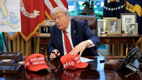 buruma231_Chip SomodevillaGetty Images_trumpmagahats