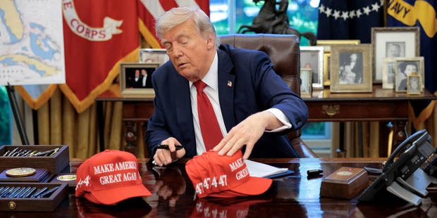 buruma231_Chip SomodevillaGetty Images_trumpmagahats