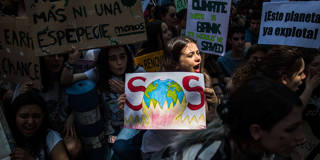 hoyer9_Marcos del MazoLightRocket via Getty Images_climatechangeprotest