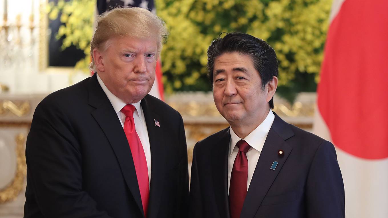 funabashi2_Eugene Hoshiko - PoolGetty Images_trumpshinzoabeshakehands