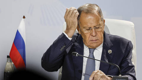 bildt138_MARCO LONGARIAFP via Getty Images_lavrov