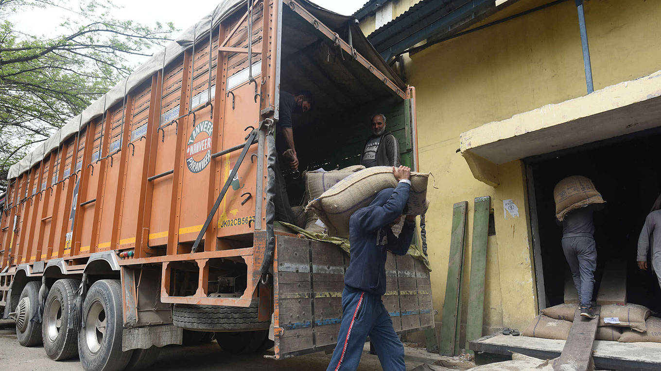 reinhart43_Waseem AndrabiHindustan Times via Getty Images_indiaricecoronavirus