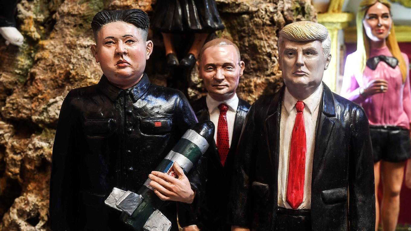 Kim Jong-un, Donald Trump and Vladimir Putin represented in Neapolitan Nativity statues