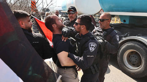 bildt109_JAAFAR ASHTIYEHAFP via Getty Images_israelpalestinewestbank