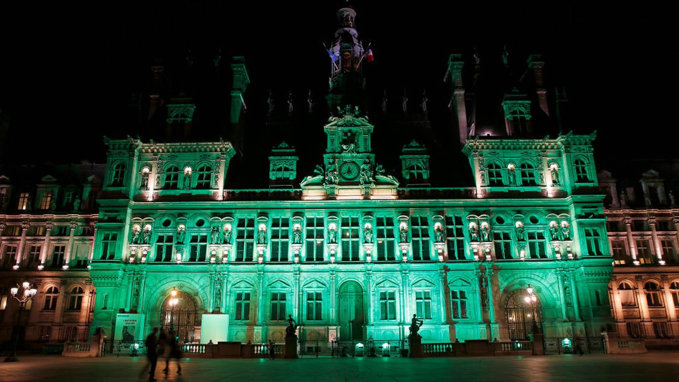 paris city hall green