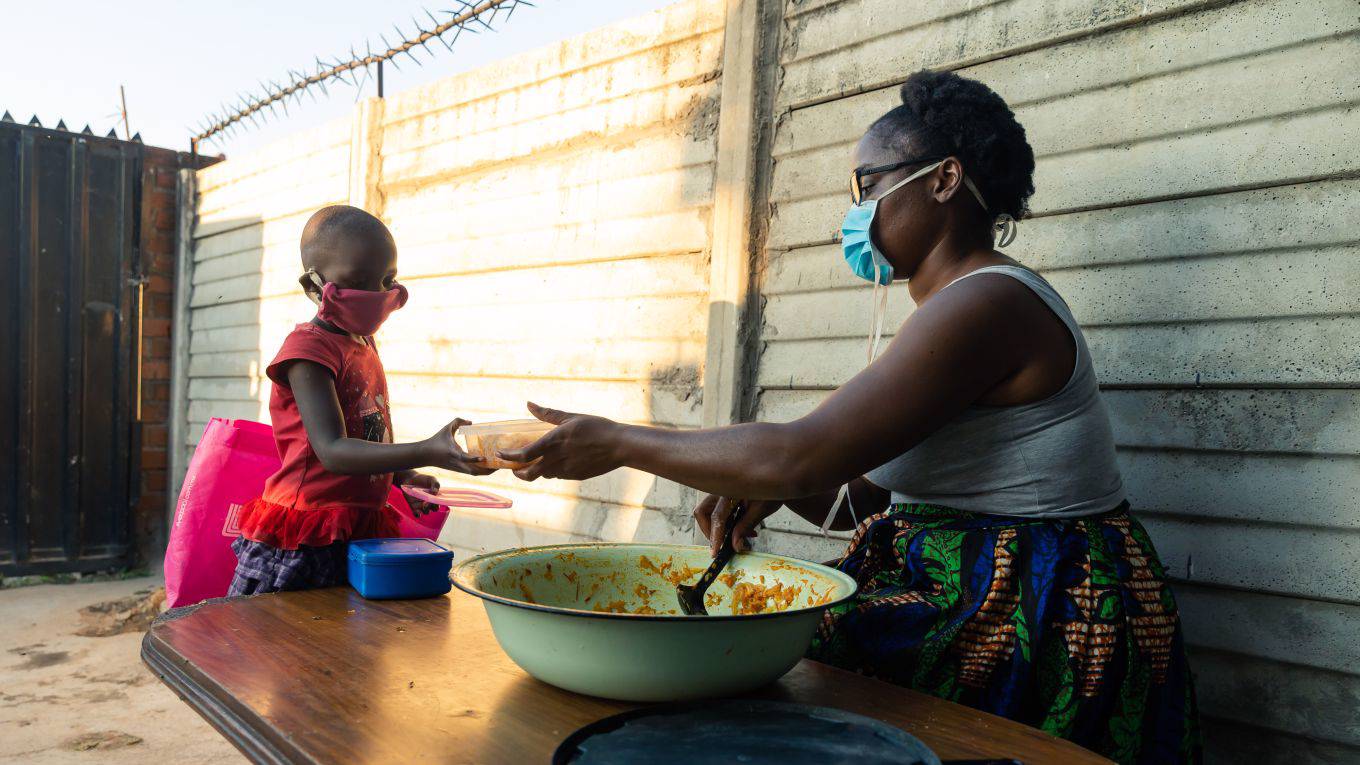 kufuor2_JEKESAI NJIKIZANAAFP via Getty Images_zimbabwe food scheme