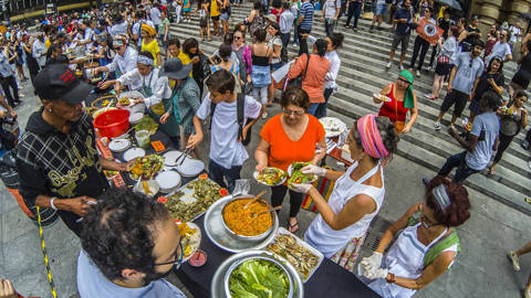 fakhri1_Cris FagaNurPhoto via Getty Images_food banquet protest brazil