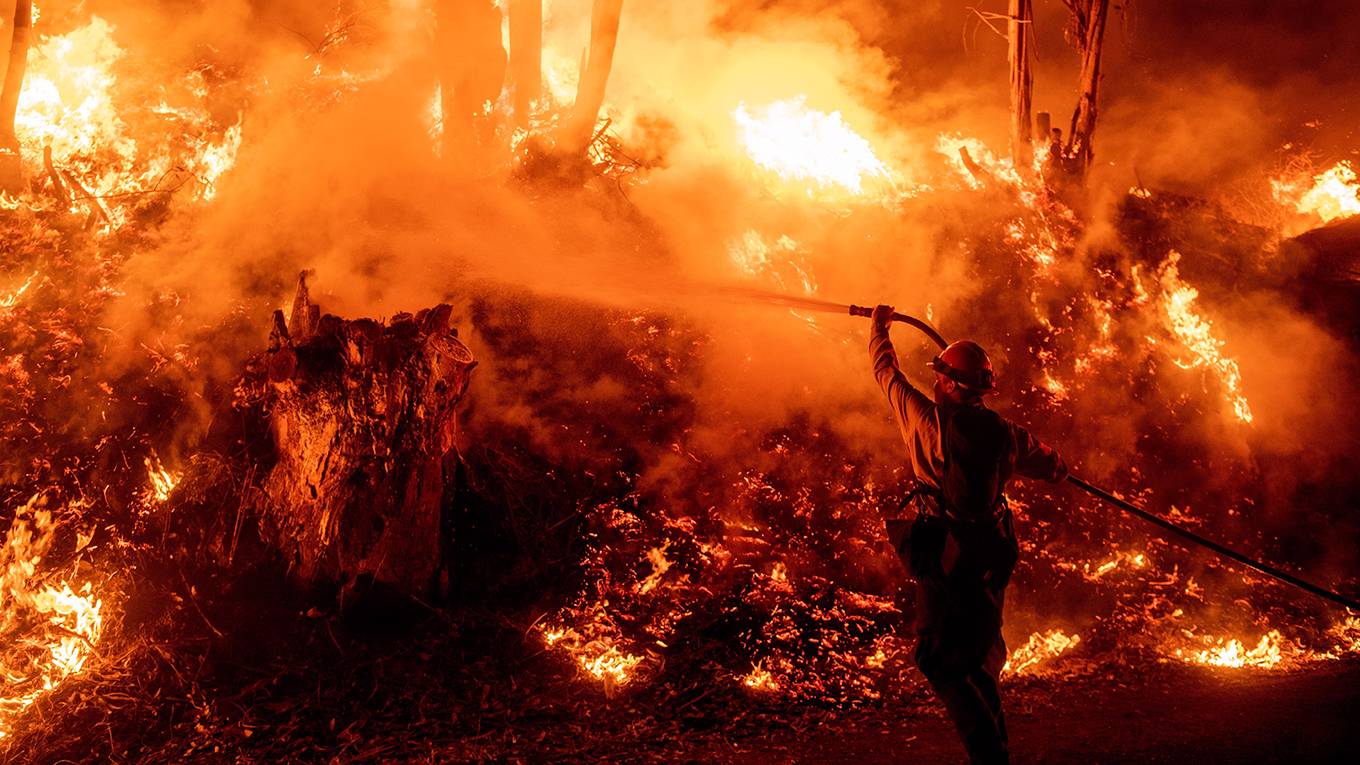turner64_JOSH EDELSONAFP via Getty Images_firefightercalifornia