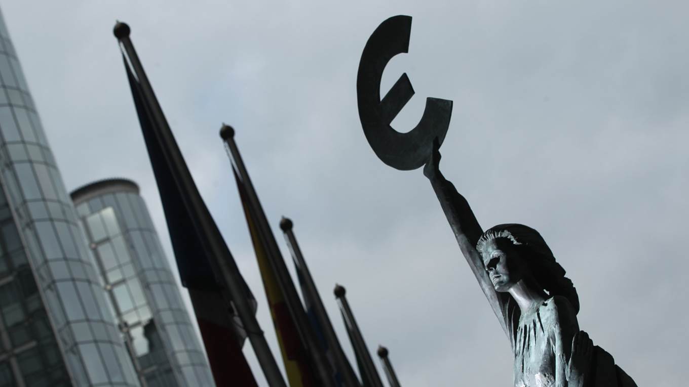 europe euro sculpture