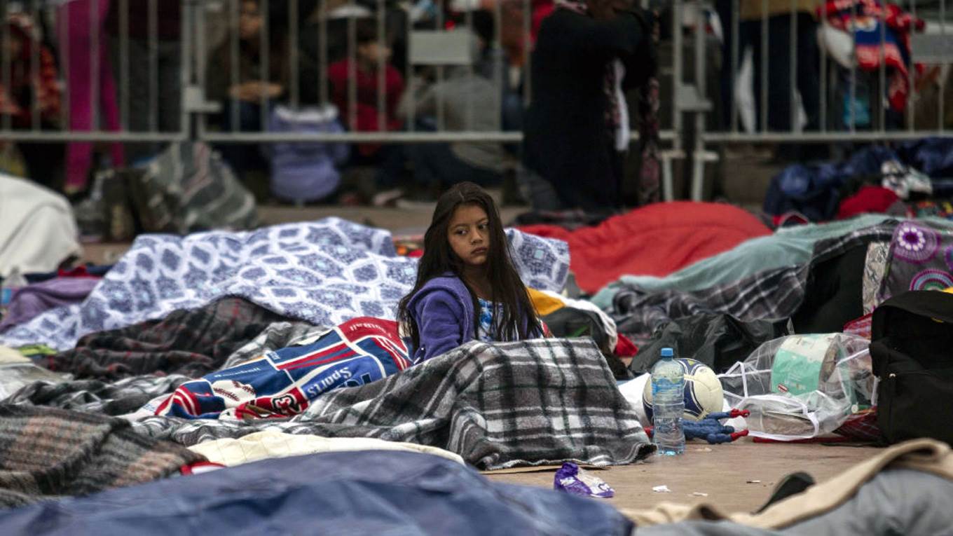 immigration caravan girl