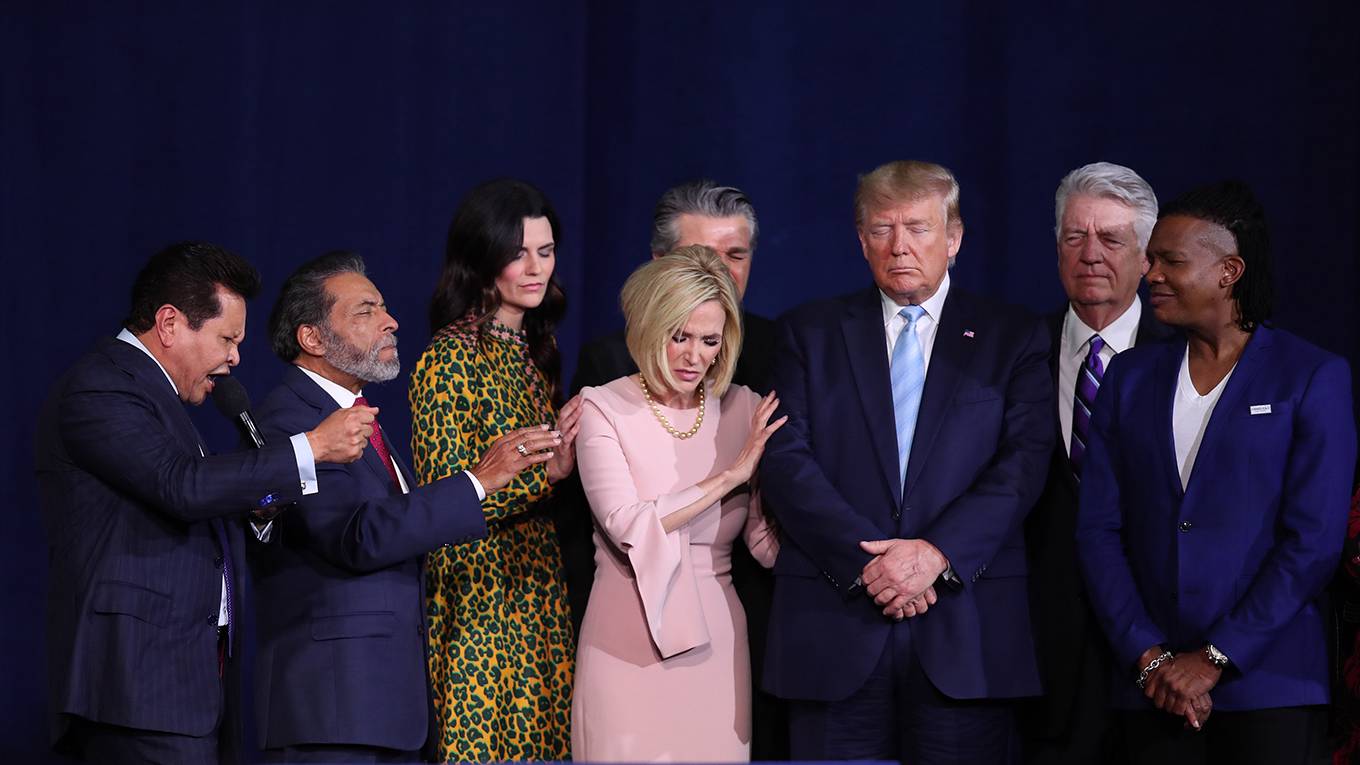 salehiisfahani5_Joe RaedleGetty Images_trumpprayingchristiancoalition