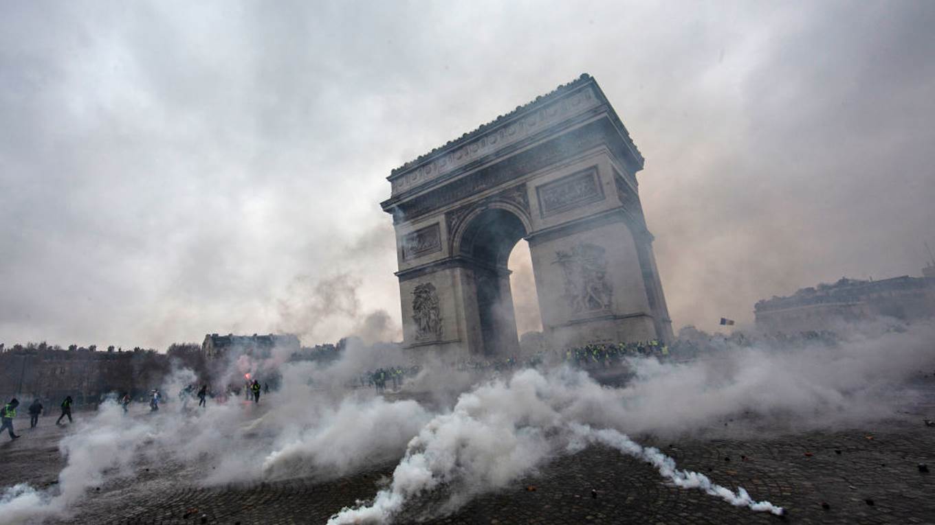 yellow vests arc de triomphe