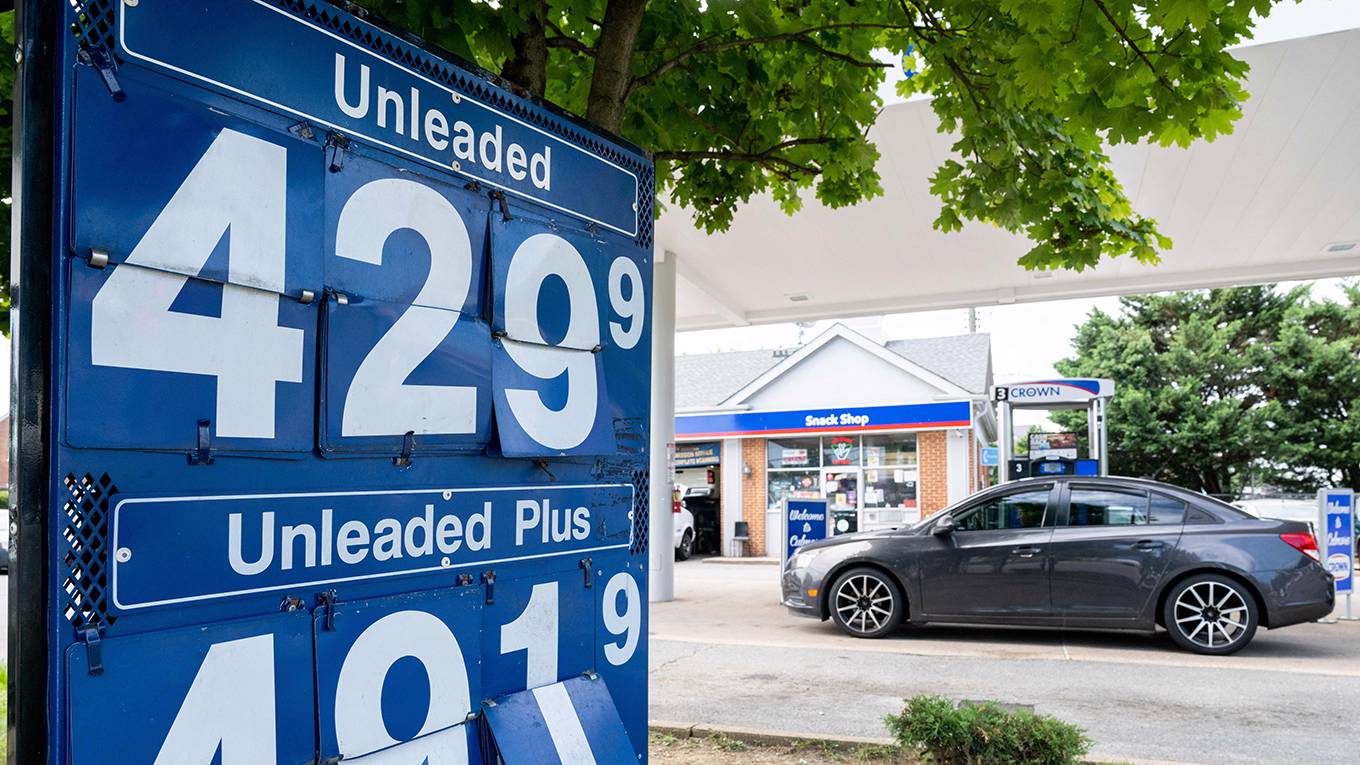 galbraith21_SAUL LOEBAFP via Getty Images_USgasstation