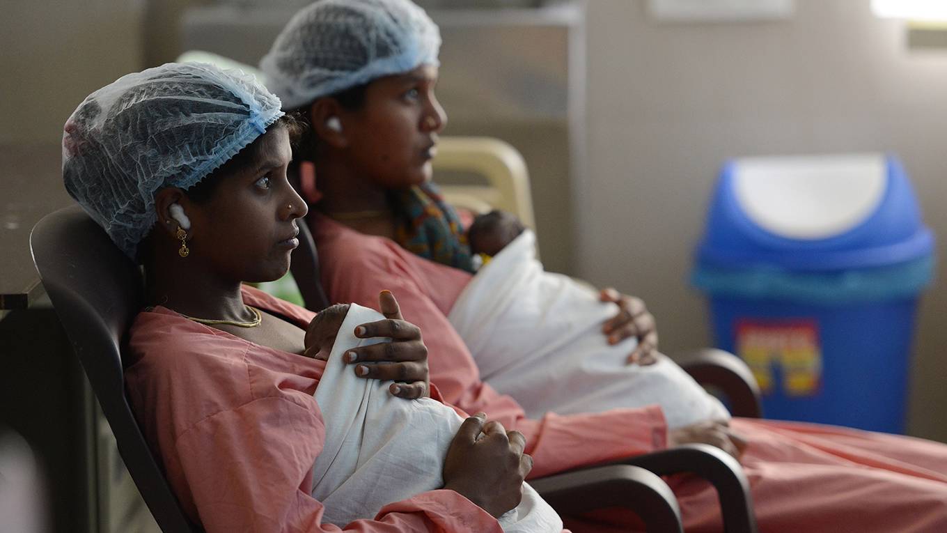 sgaier1_MONEYSHARMAAFPGettyImages_indianwomenholdingbabieshospital
