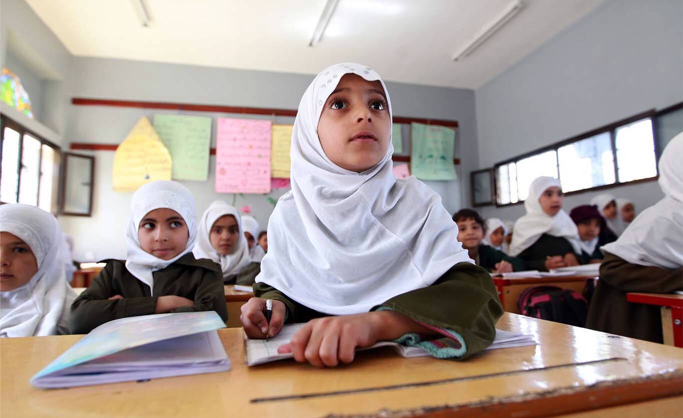 sherif3_MOHAMMED HUWAISAFP via Getty Images_yemen classroom girls crisis