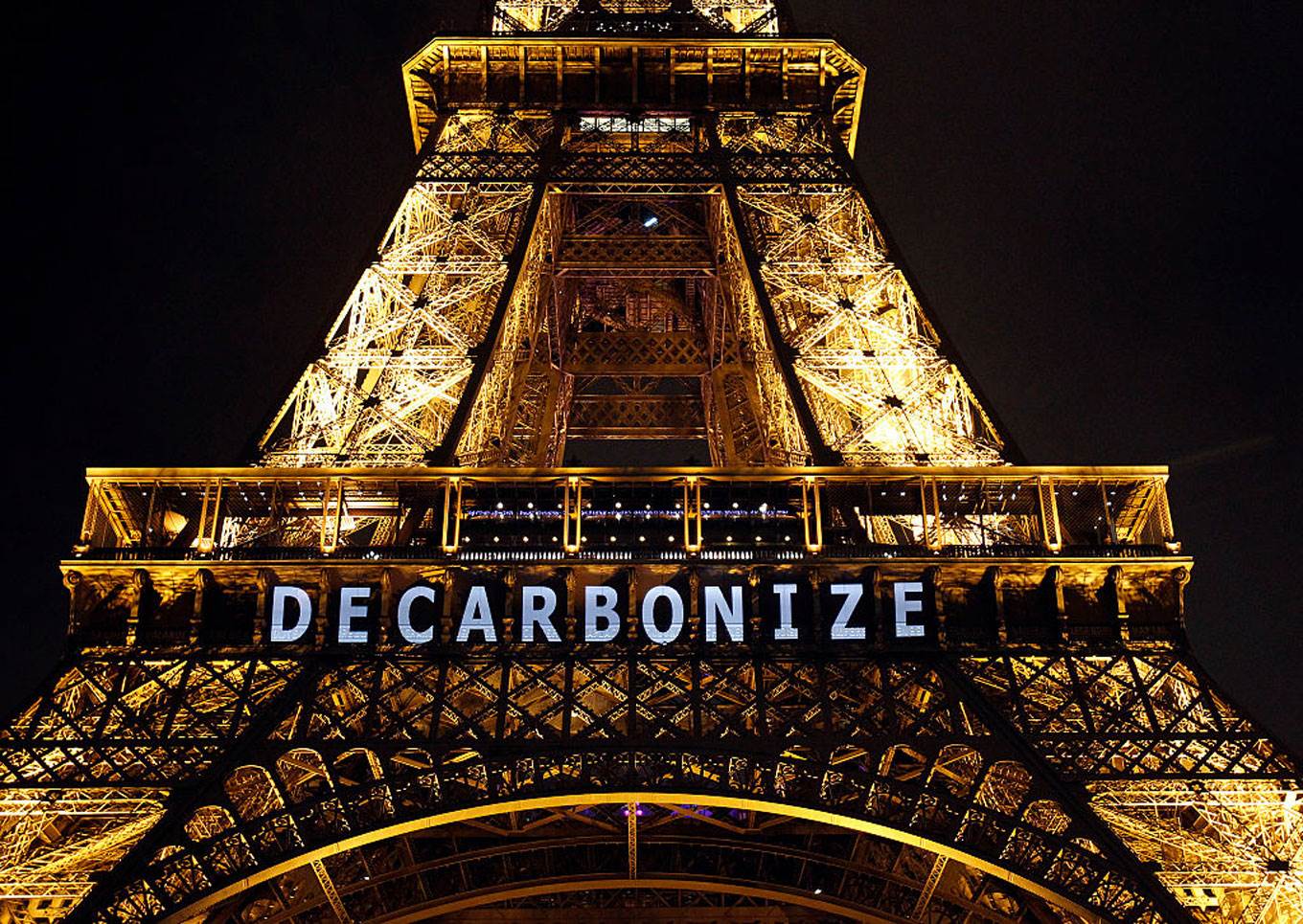 decarbonize eiffel tower