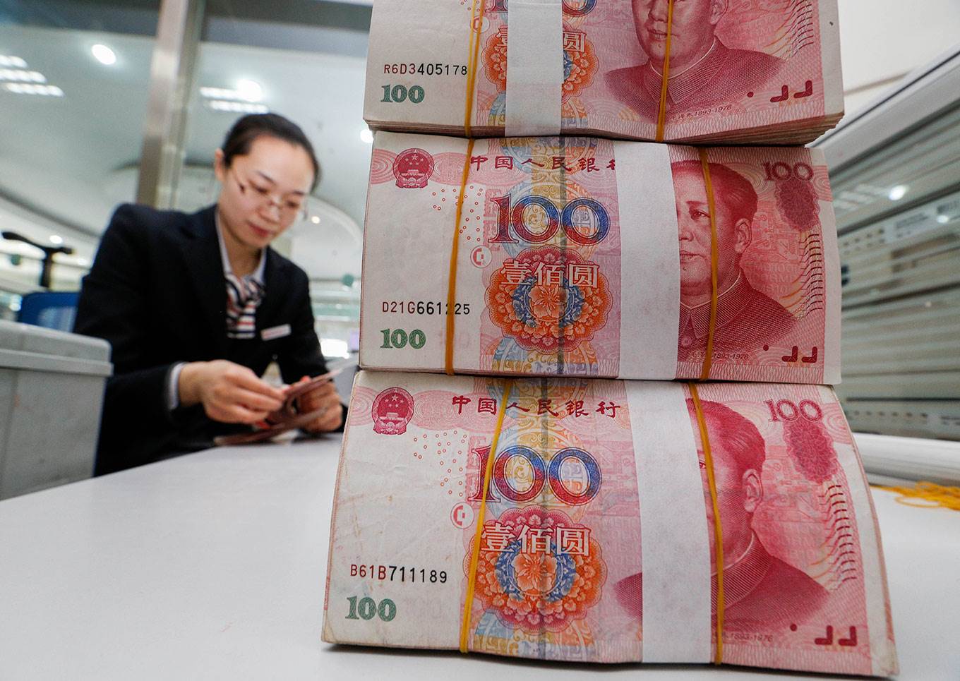Why Is The Renminbi Depreciating By Yu Yongding Project Syndicate Renminbi Banknotes Counting