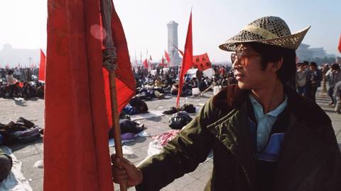 patten103_PeterCharlesworthLightRocketviaGettyImages_manholdingflagprotest