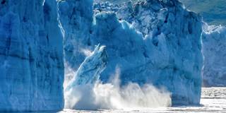 courtice1_DonMennigGettyImages_glaciericefalling
