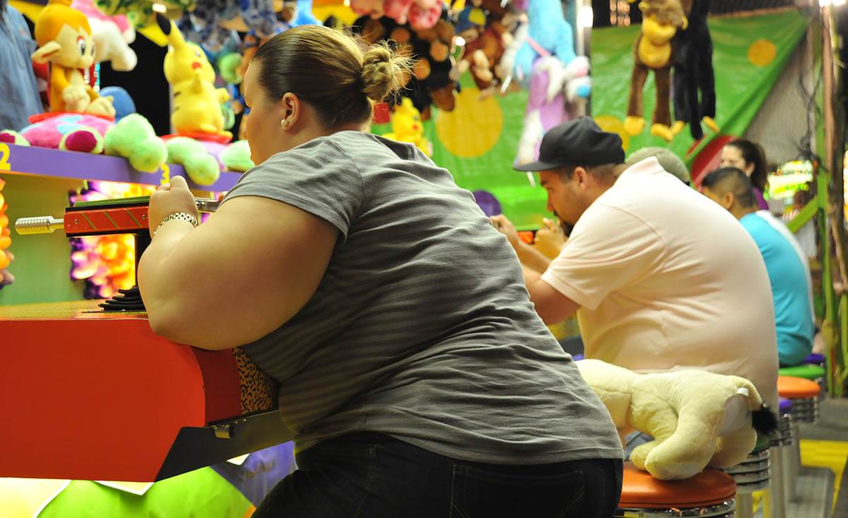 obese couple carnival health