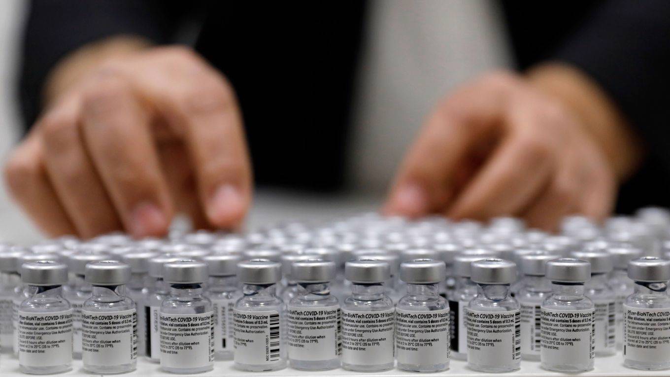 berglof31_AHMAD GHARABLIAFP via Getty Images_covid vaccine