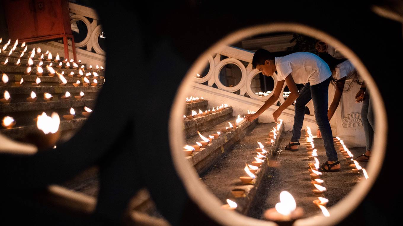 locke1_JEWELsAMADAFPGettyImages_boycandlevigilsrilanka