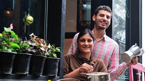 Indian entrepreneurs coffee business in New Delhi