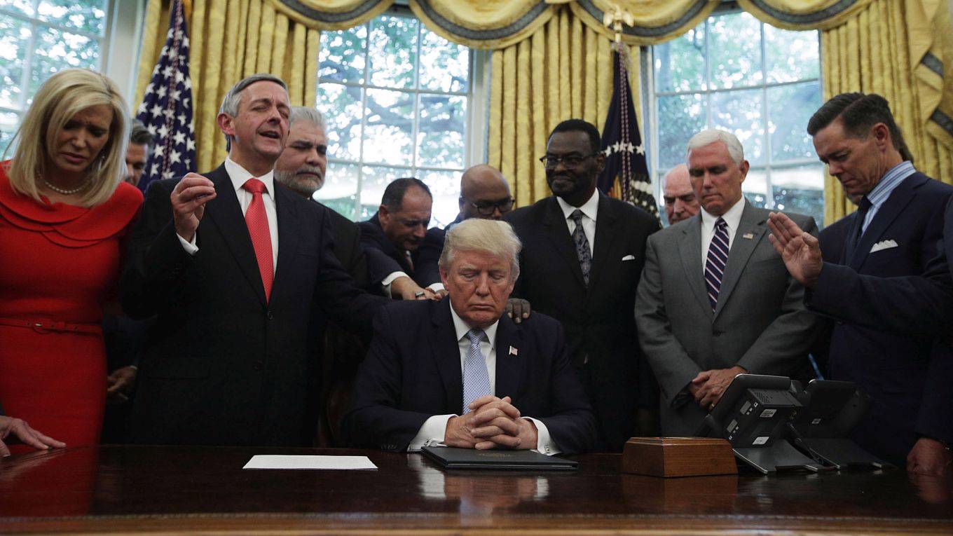 buruma165_ Alex WongGetty Images_republicans praying
