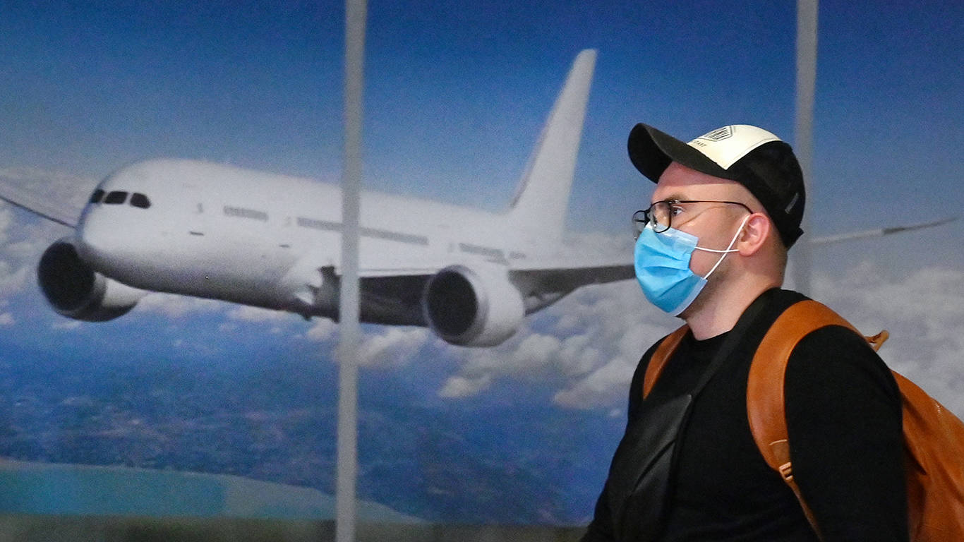 hamada52_SERGEI SUPINSKYAFP via Getty Images_covid airline travel inflation