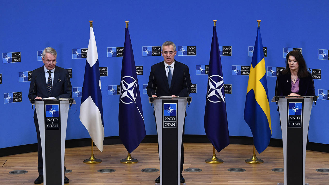 bildt98_JOHN THYSAFP via Getty Images_finlandswedennato