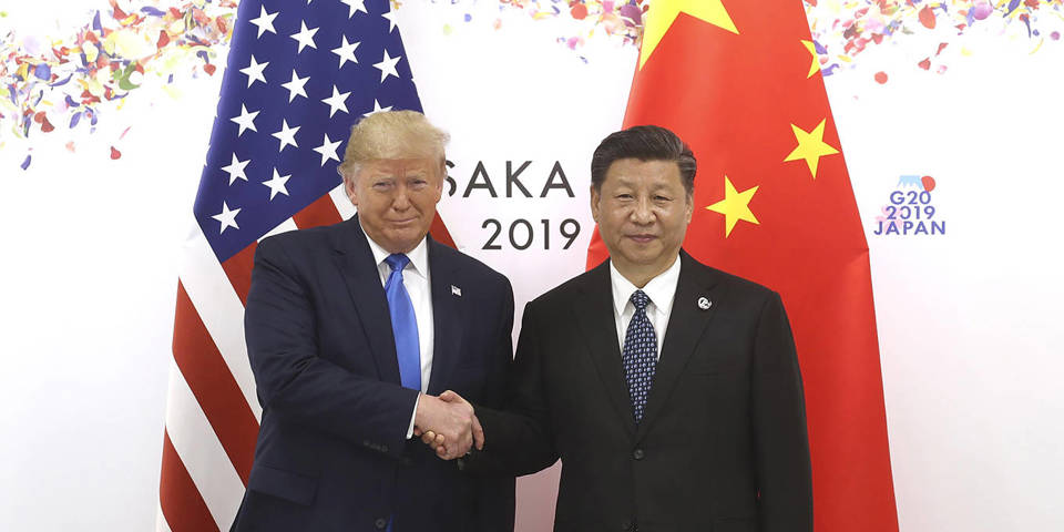 yu49_ShengJiapengChinaNewsServiceVCGviaGettyImages_G20trumpjinpingshakehands