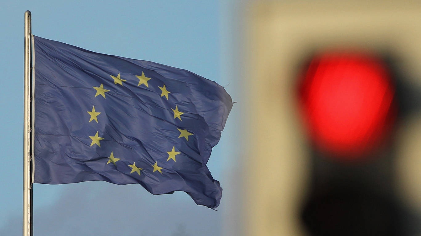 palacio118_Sean GallupGetty Images_eu flag red light