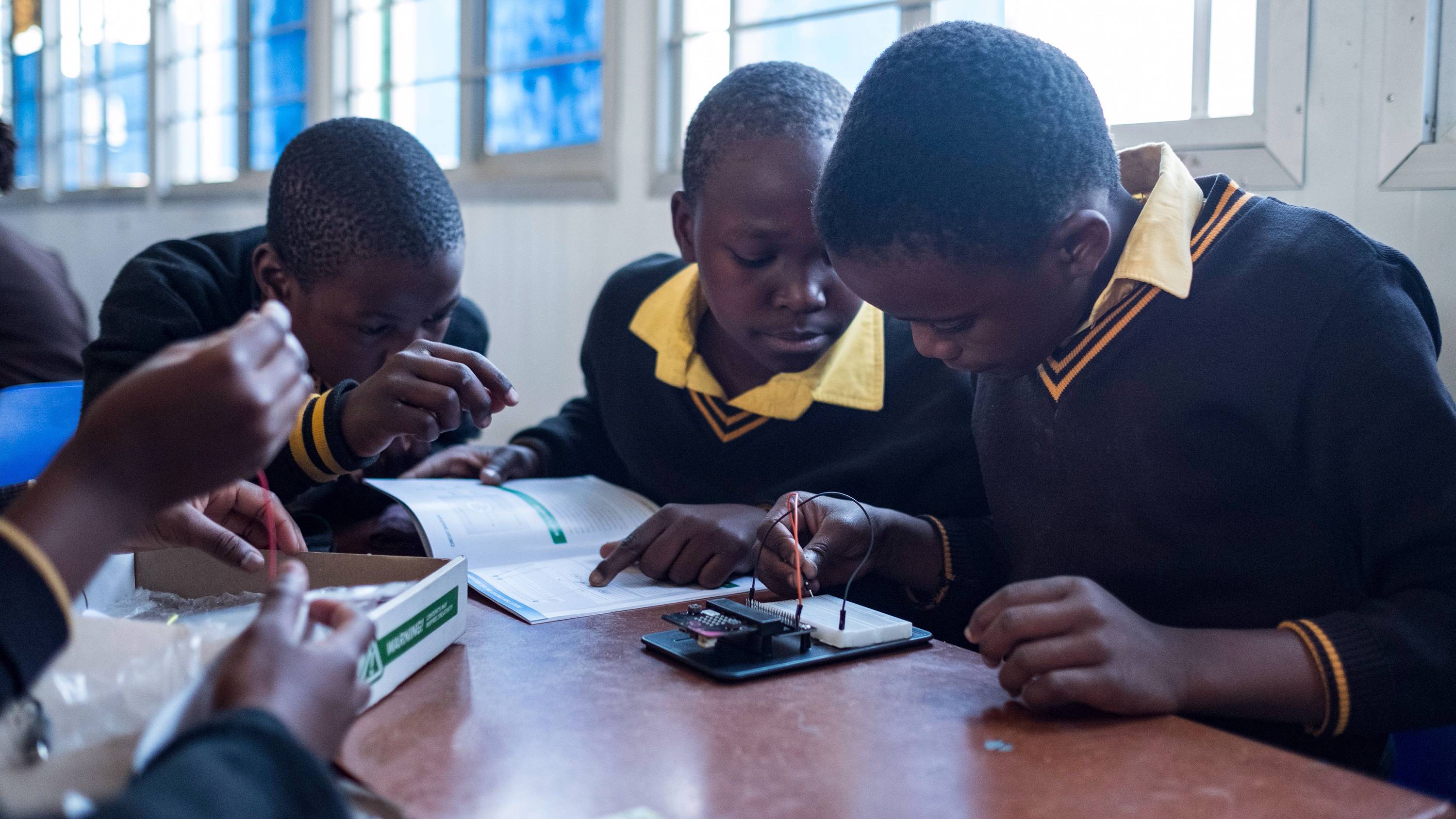 morsy2_WIKUS DE WETAFP via Getty Images_southafricachildrentechnologyeducation
