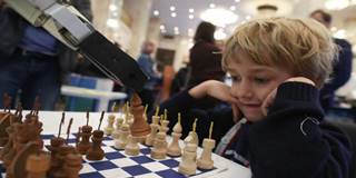 child robot chess