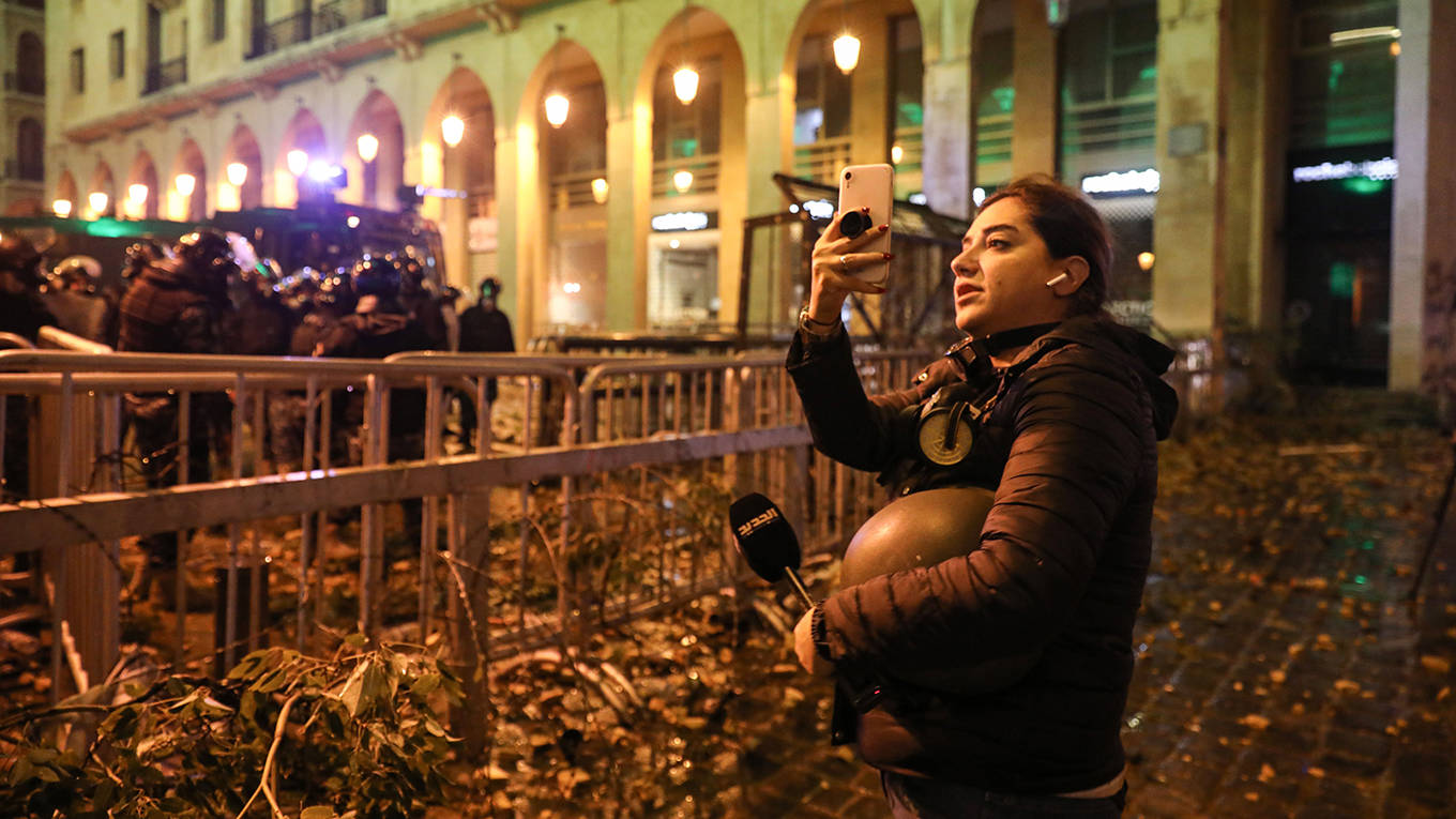 khalil1_ANWAR AMROAFP via Getty Images_lebanonreporterjournalismphoneprotest