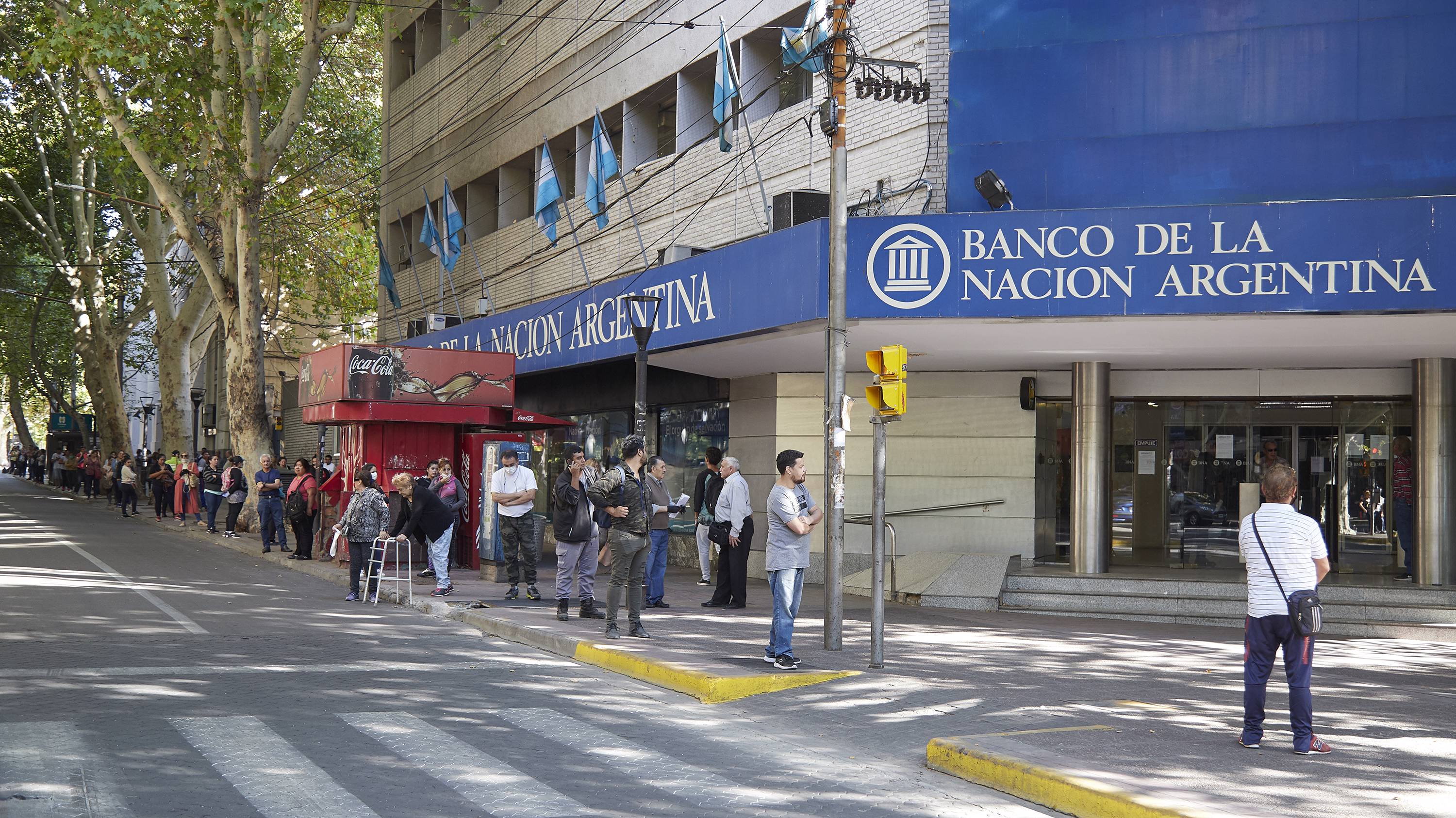 izquierdo2_ Alexis LloretGetty Images_coronavirusbankofargentinasocialdistance
