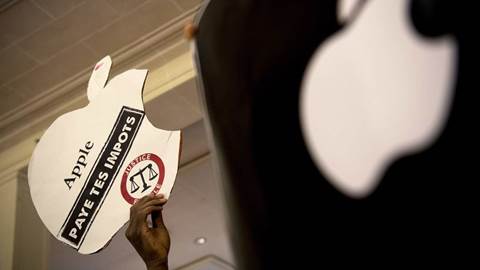 apple taxes protest