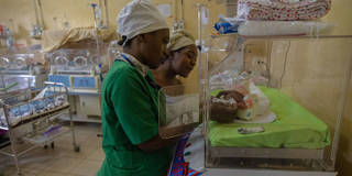 ggray1_DanielBeloumouOlomoGettyImages_neonatal_ward_cameroon