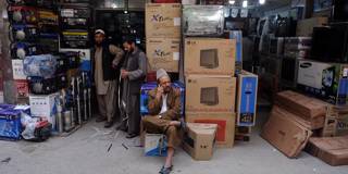 gros151_PUNIT PARANJPEAFP via Getty Images_afghanistanmarketphone