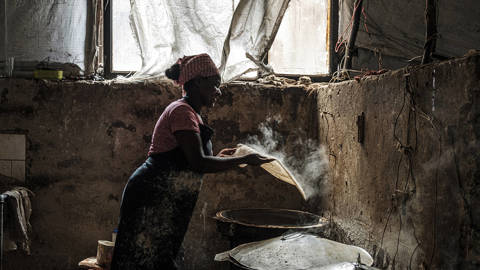 mfespinosa8_EDUARDO SOTERASAFP via Getty Images_femaleworkerafrica