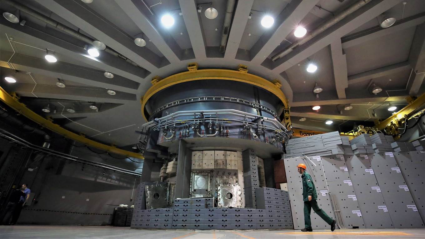 PIK high-flux beam research reactor at the Konstantinov Institute of Nuclear Physics