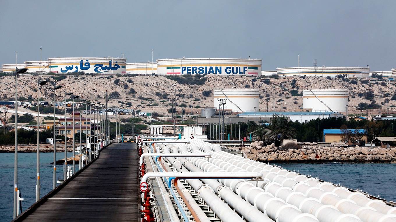 Oil facility in the Khark Island