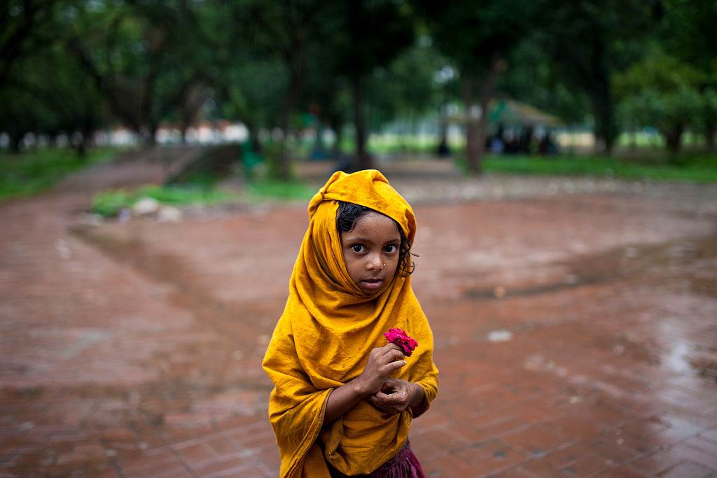 Homeless child rain Dhaka