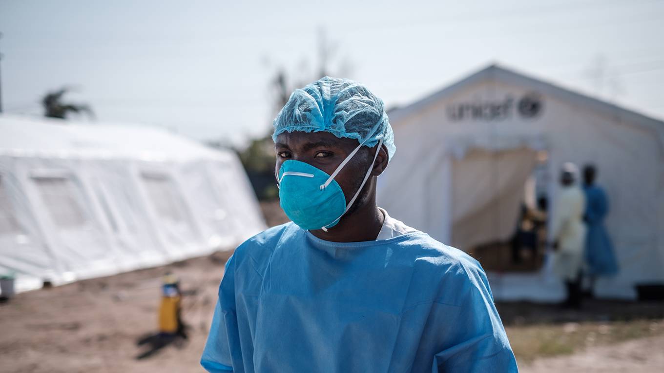 berkley8_YASUYOSHICHIBAAFPGettyImages_africannursescrubscholera