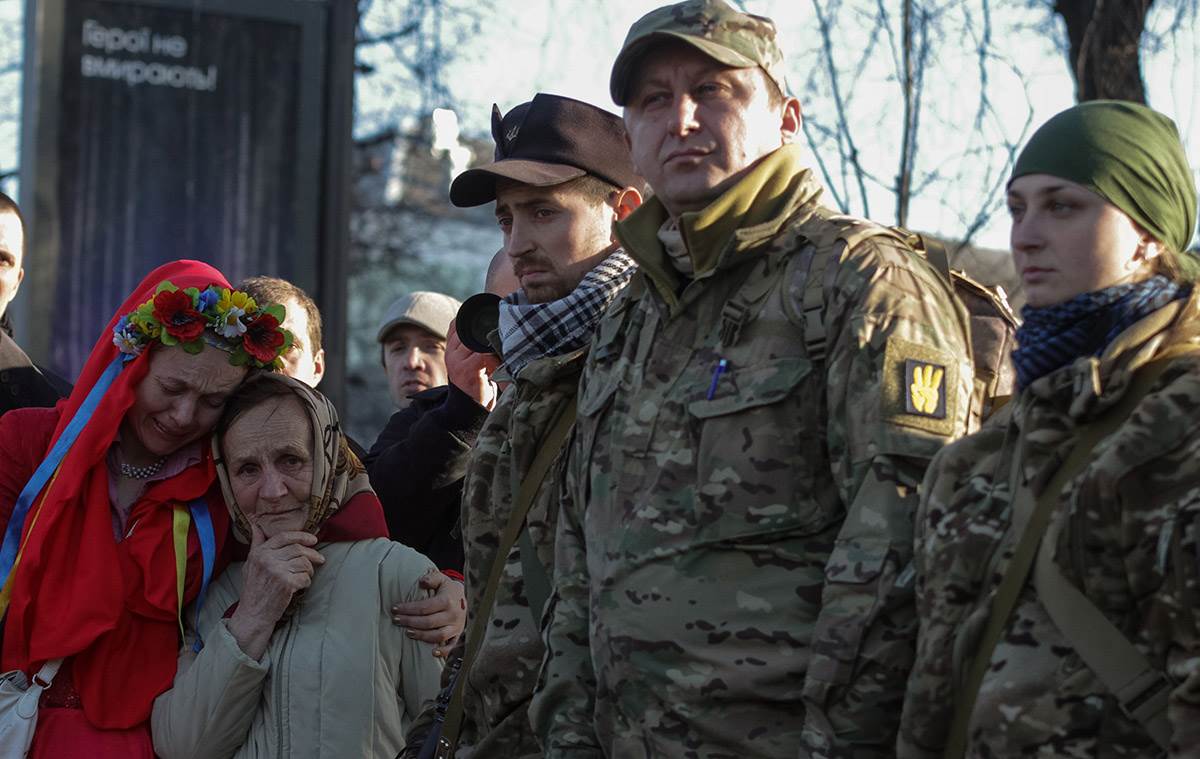 Ukraine volunteer soldiers women cryng Russia