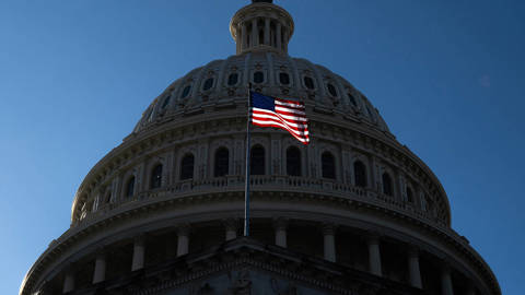 nye267_SAUL LOEBAFP via Getty Images_USflagcapitol