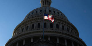 nye267_SAUL LOEBAFP via Getty Images_USflagcapitol