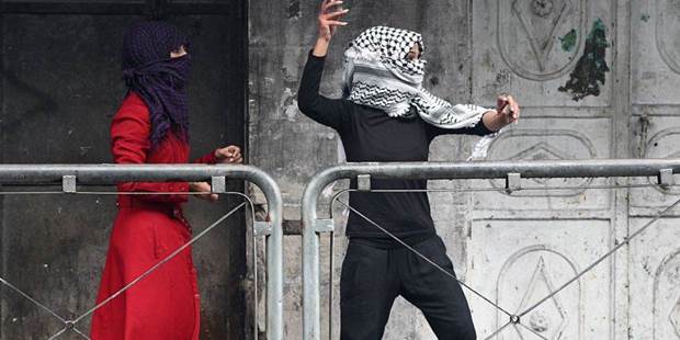 Palestianian women throw stones at Israeli security