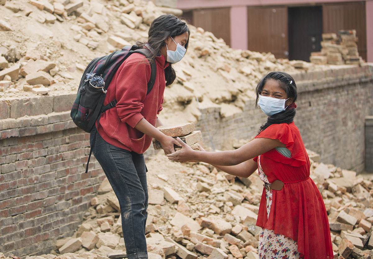 Nepal children earthquake cleanup