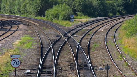 singer240_GuyerwoodGettyImages_railroad_switch